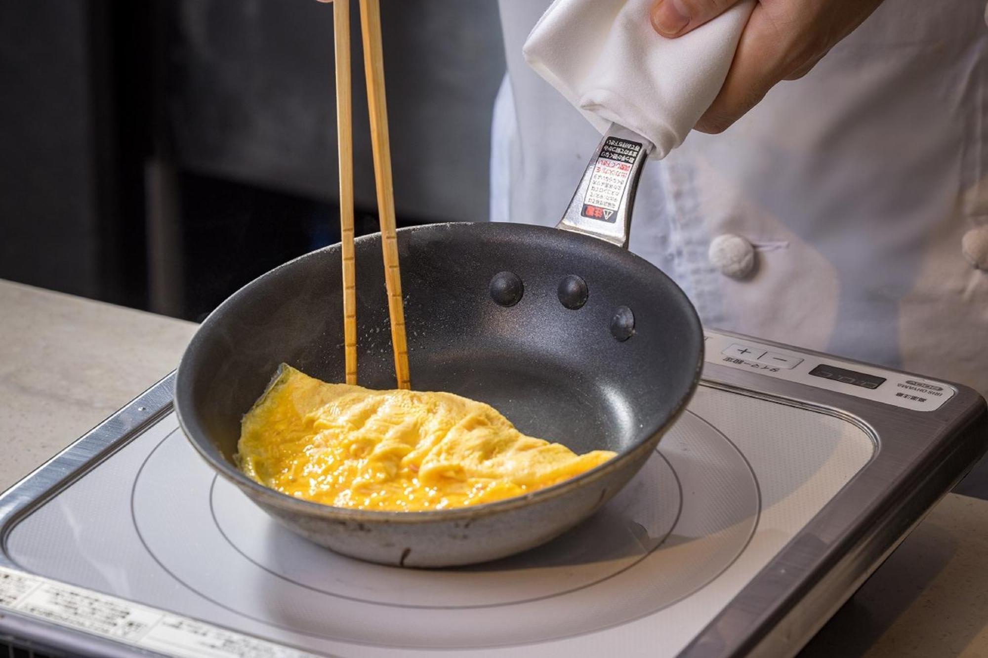 Hotel Associa Shizuoka Exterior foto A chef cooking an omelette