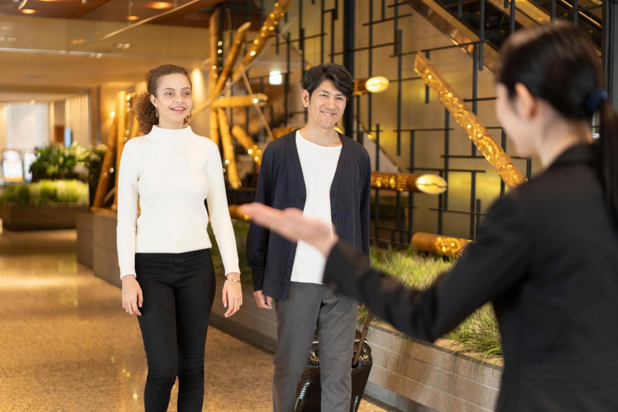 Hotel Associa Shizuoka Exterior foto Concierge welcoming guests