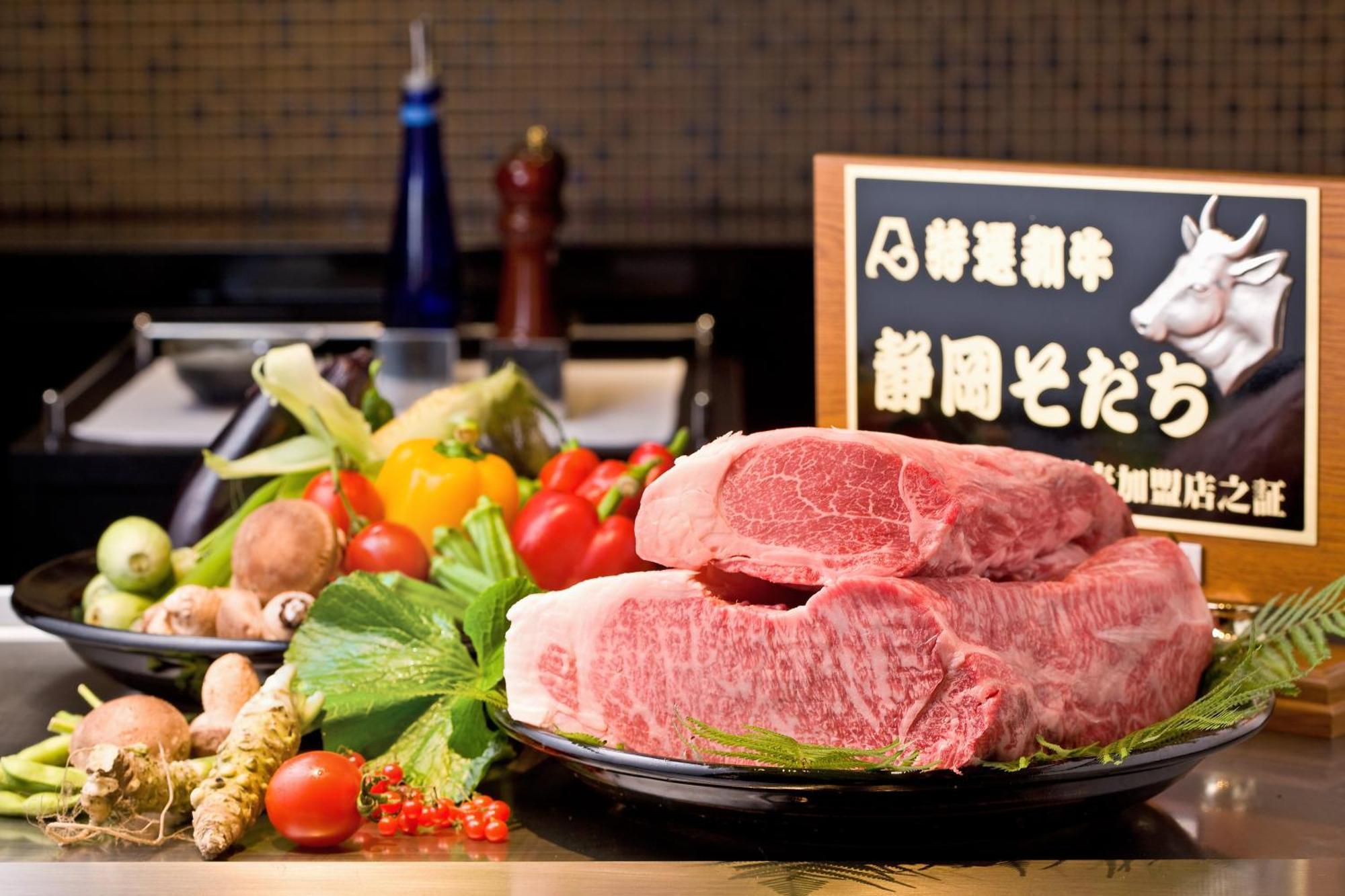 Hotel Associa Shizuoka Exterior foto A Japanese restaurant with a sign advertising the use of horse meat